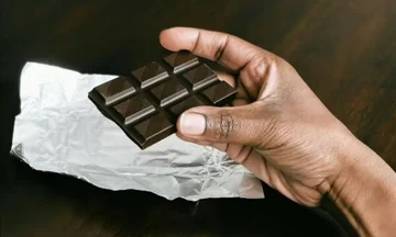 Çokollata e zezë, “ilaç” për zemrën – por me masë