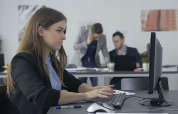 30 minuta ushtrime “shkatërrojnë” tetë orë ulur