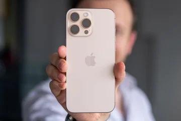 Shqetësim për përdoruesit e iPhone: Bateritë mund të fryhen gjatë fluturimeve