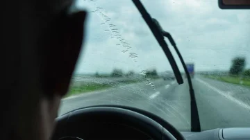 Fshirëset e xhamit lënë gjurmë – bëjeni këtë para se të shpenzoni para për të reja