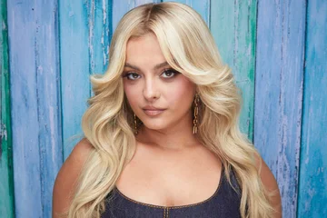 “Kur vjen radha e frutave, është një shenjë që mysafirët duhet të çohen”, Bebe Rexha shpjegon traditat e mikpritjes shqiptare në emisionin amerikan ‘Delish’